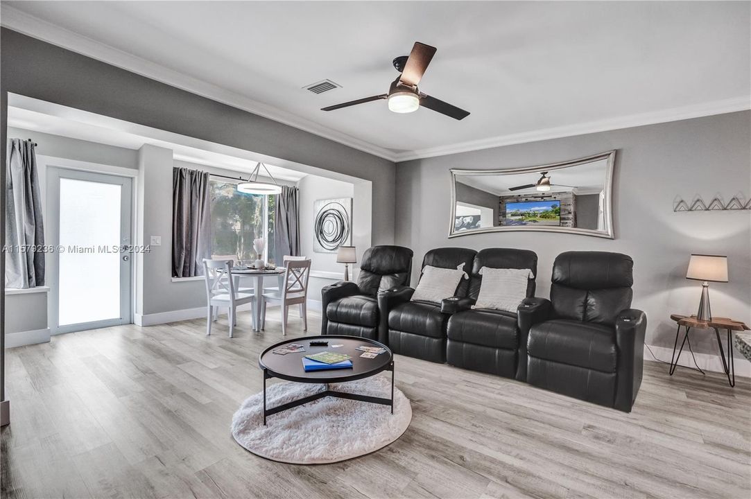 For Sale: $469,000 (2 beds, 1 baths, 1002 Square Feet)