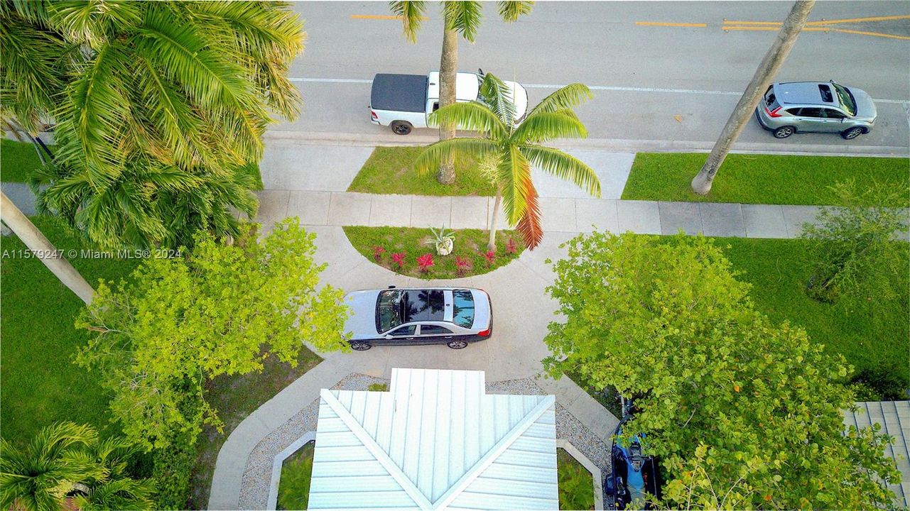 Recently Sold: $795,000 (3 beds, 2 baths, 1998 Square Feet)