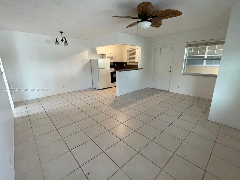 For Rent: $1,600 (1 beds, 1 baths, 596 Square Feet)