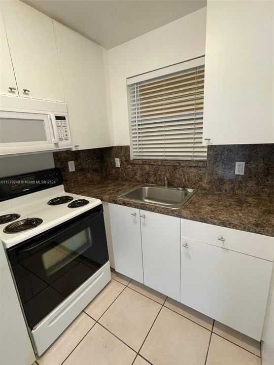 For Rent: $1,600 (1 beds, 1 baths, 596 Square Feet)