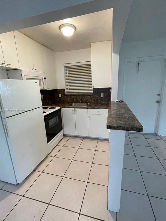 For Rent: $1,500 (1 beds, 1 baths, 596 Square Feet)