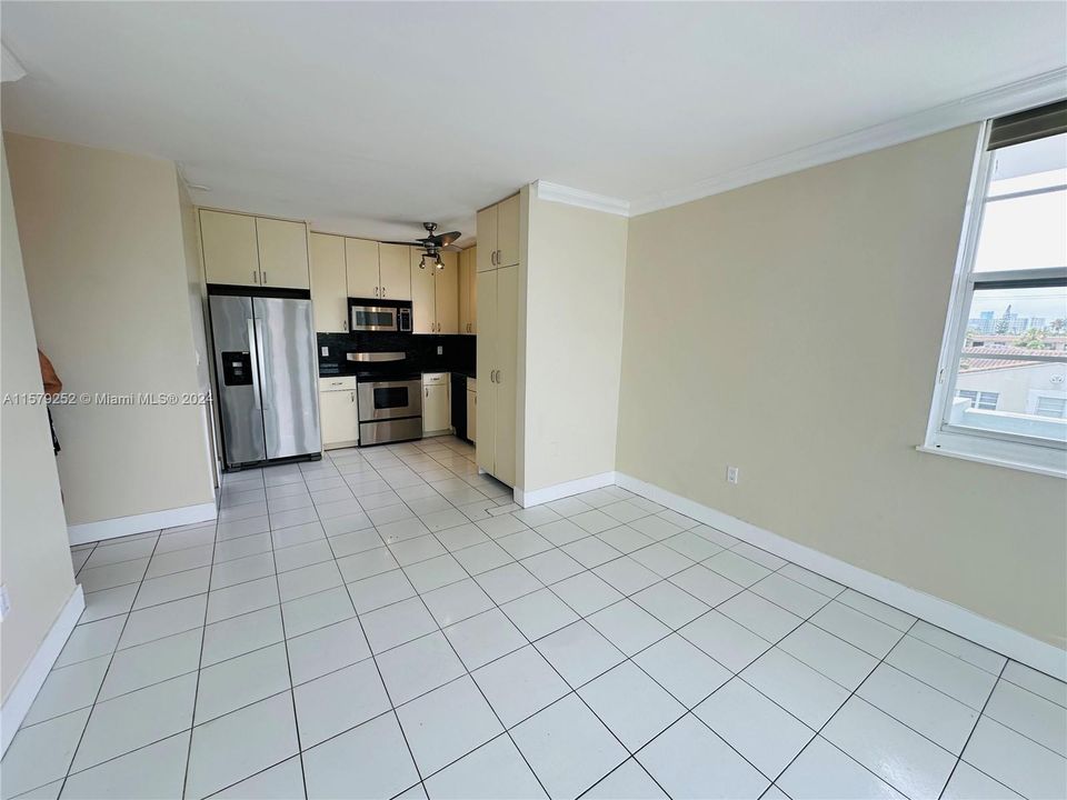 For Rent: $2,300 (1 beds, 1 baths, 625 Square Feet)