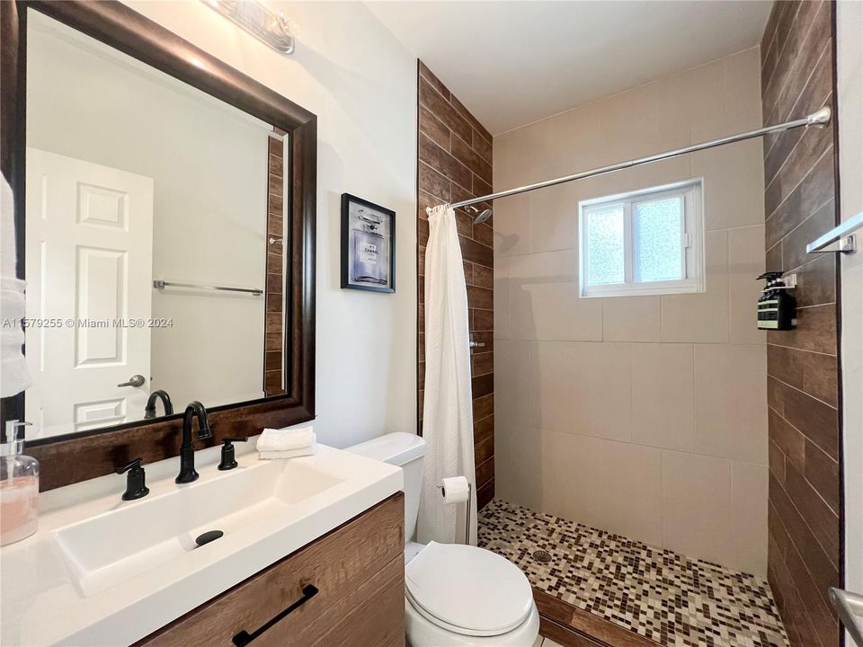 Недавно арендовано: $3,800 (4 спален, 3 ванн, 1680 Квадратных фут)
