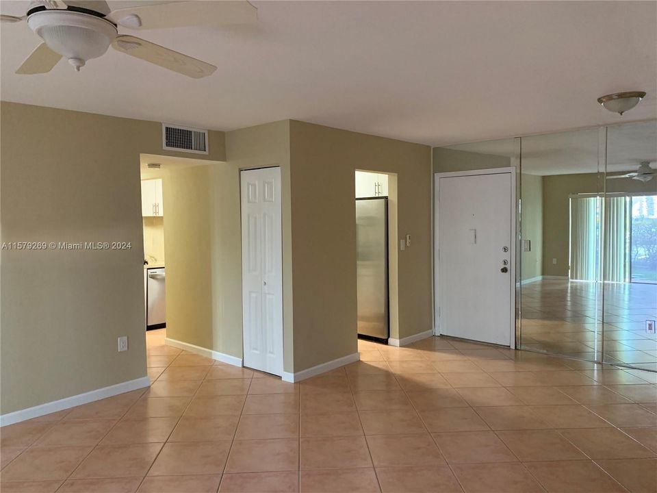 For Rent: $2,600 (2 beds, 2 baths, 1033 Square Feet)