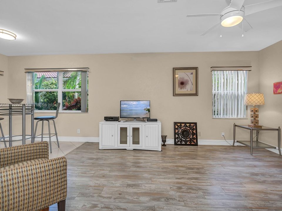 Active With Contract: $589,900 (3 beds, 2 baths, 1821 Square Feet)