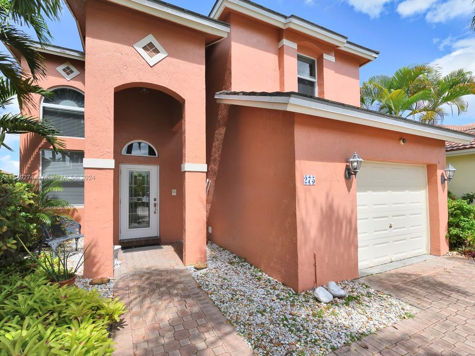Active With Contract: $589,900 (3 beds, 2 baths, 1821 Square Feet)