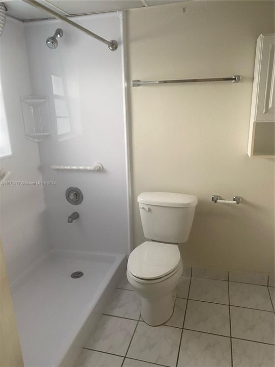 For Sale: $250,000 (1 beds, 1 baths, 685 Square Feet)