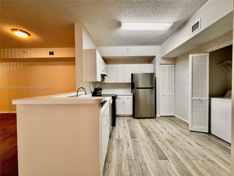 For Rent: $2,100 (2 beds, 2 baths, 1183 Square Feet)