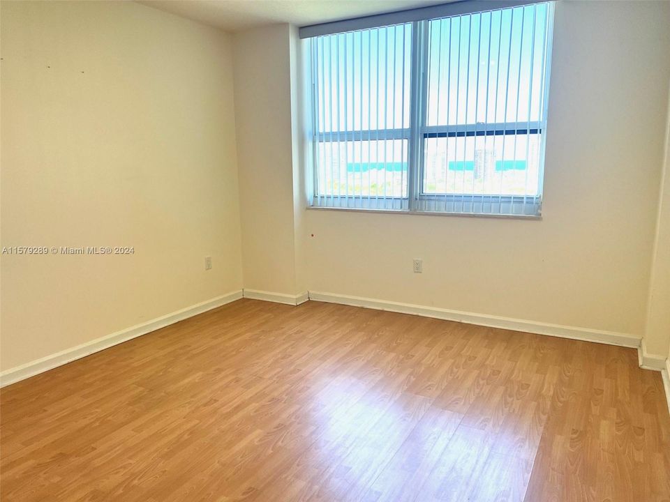For Rent: $3,900 (2 beds, 2 baths, 1175 Square Feet)