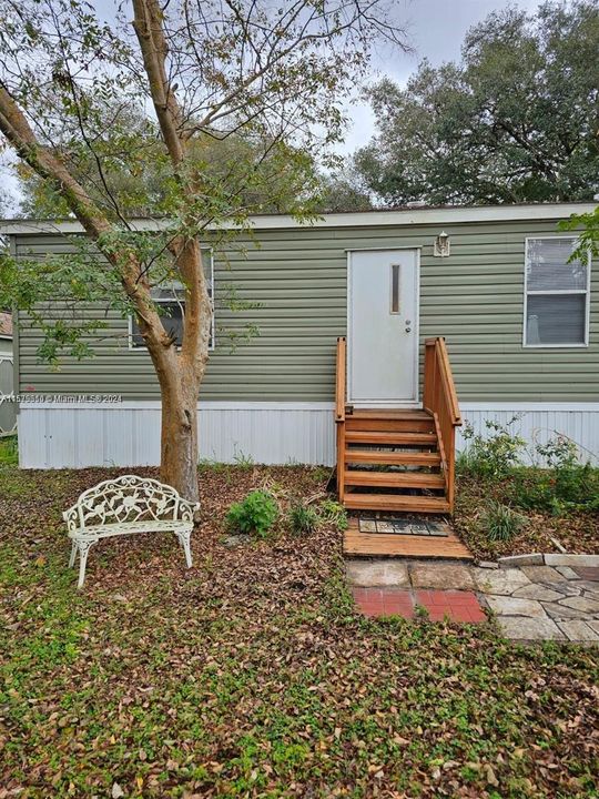 Recently Rented: $1,700 (3 beds, 2 baths, 1120 Square Feet)