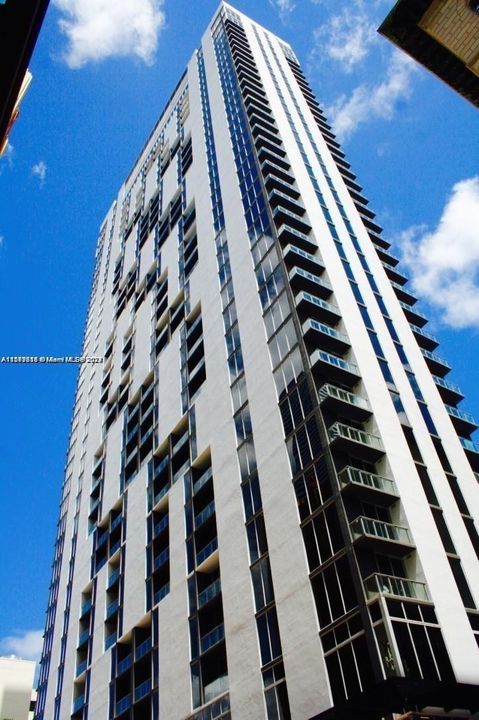 Active With Contract: $370,000 (1 beds, 1 baths, 526 Square Feet)