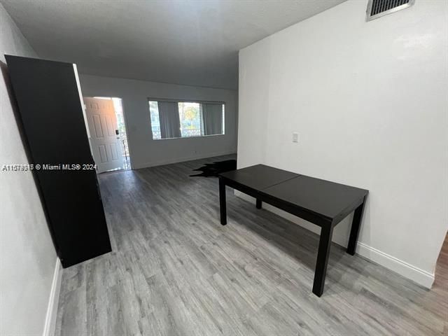 For Rent: $1,875 (1 beds, 1 baths, 826 Square Feet)