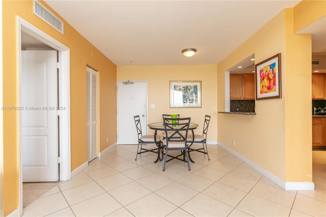 For Rent: $4,100 (2 beds, 2 baths, 1190 Square Feet)