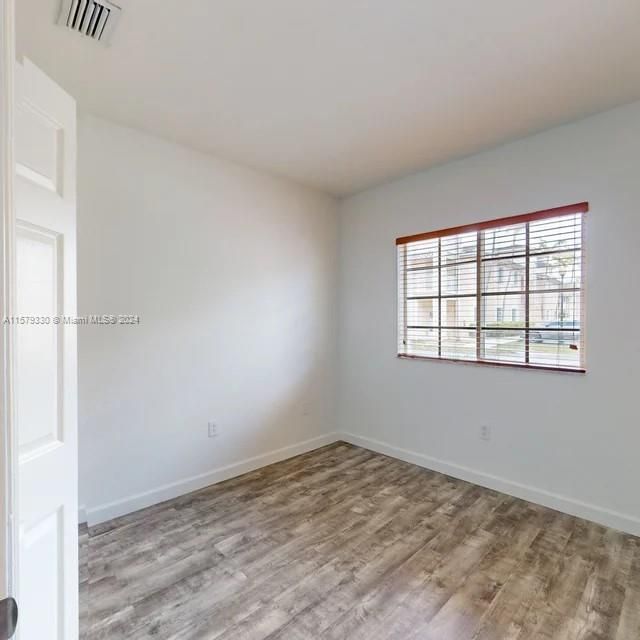 Active With Contract: $275,000 (3 beds, 2 baths, 1194 Square Feet)