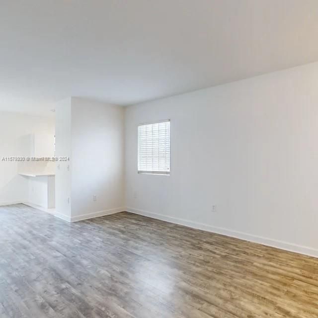 Active With Contract: $275,000 (3 beds, 2 baths, 1194 Square Feet)