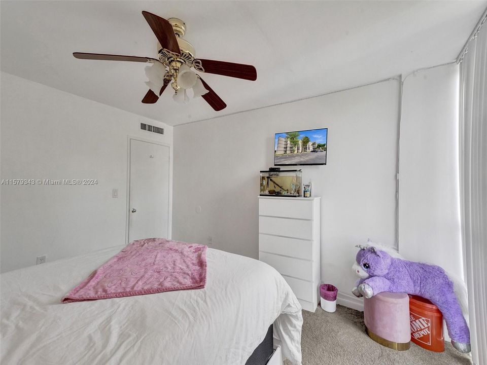 Active With Contract: $225,000 (1 beds, 1 baths, 740 Square Feet)