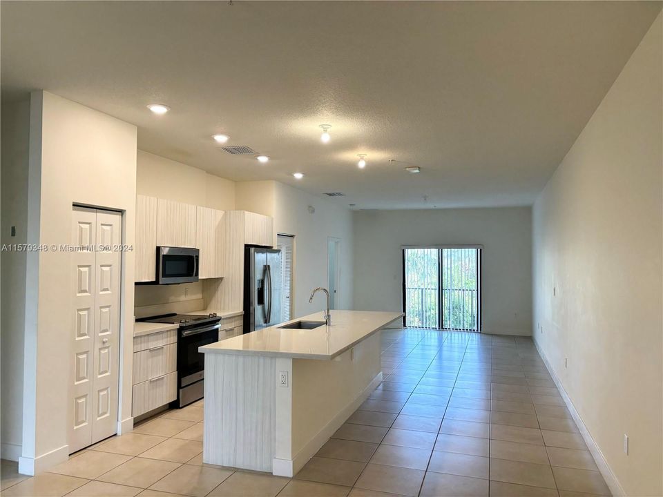 Active With Contract: $3,200 (3 beds, 2 baths, 1236 Square Feet)