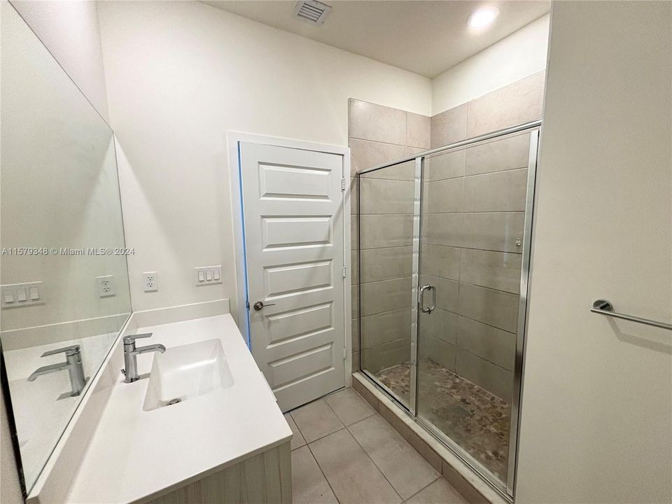 Active With Contract: $3,200 (3 beds, 2 baths, 1236 Square Feet)