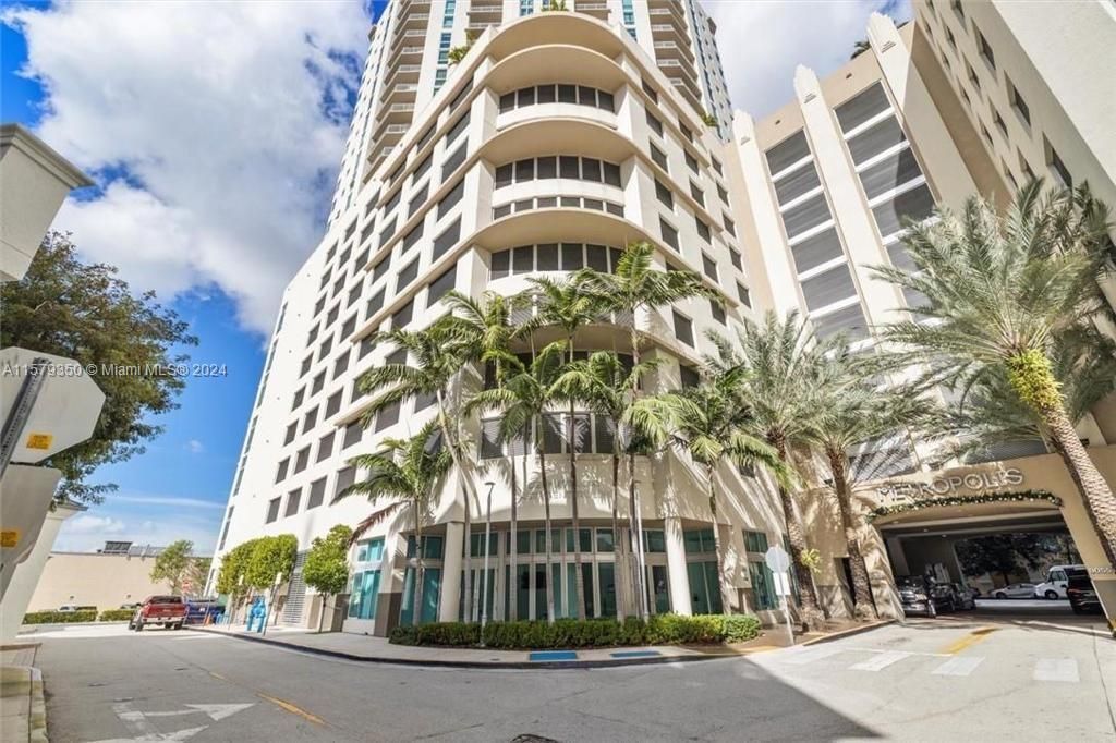 Recently Rented: $3,600 (2 beds, 2 baths, 1189 Square Feet)