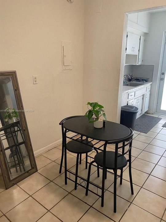 For Rent: $1,550 (0 beds, 1 baths, 420 Square Feet)