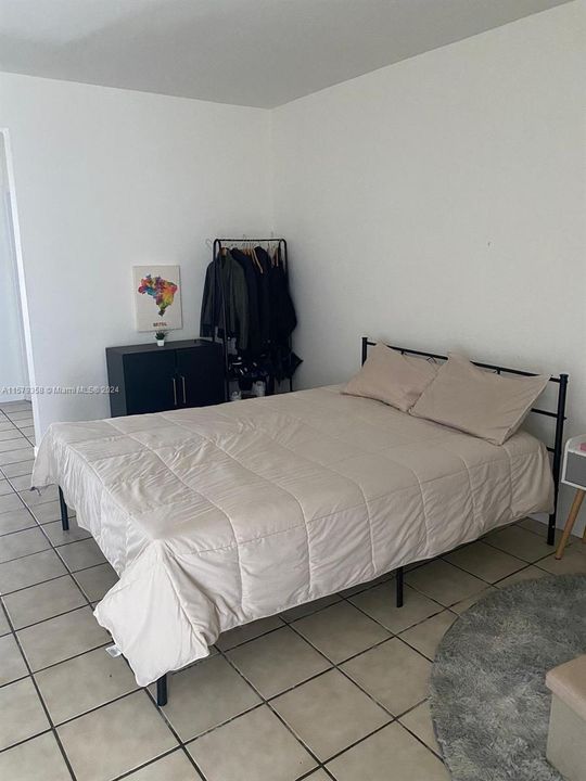 For Rent: $1,550 (0 beds, 1 baths, 420 Square Feet)
