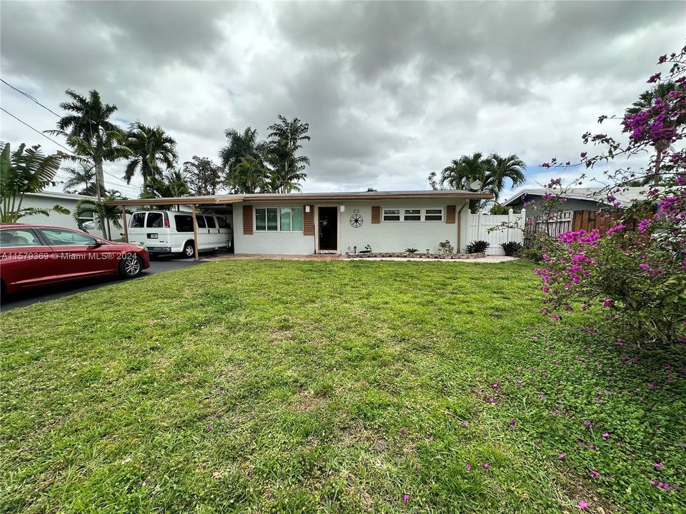 For Sale: $799,900 (3 beds, 2 baths, 1382 Square Feet)