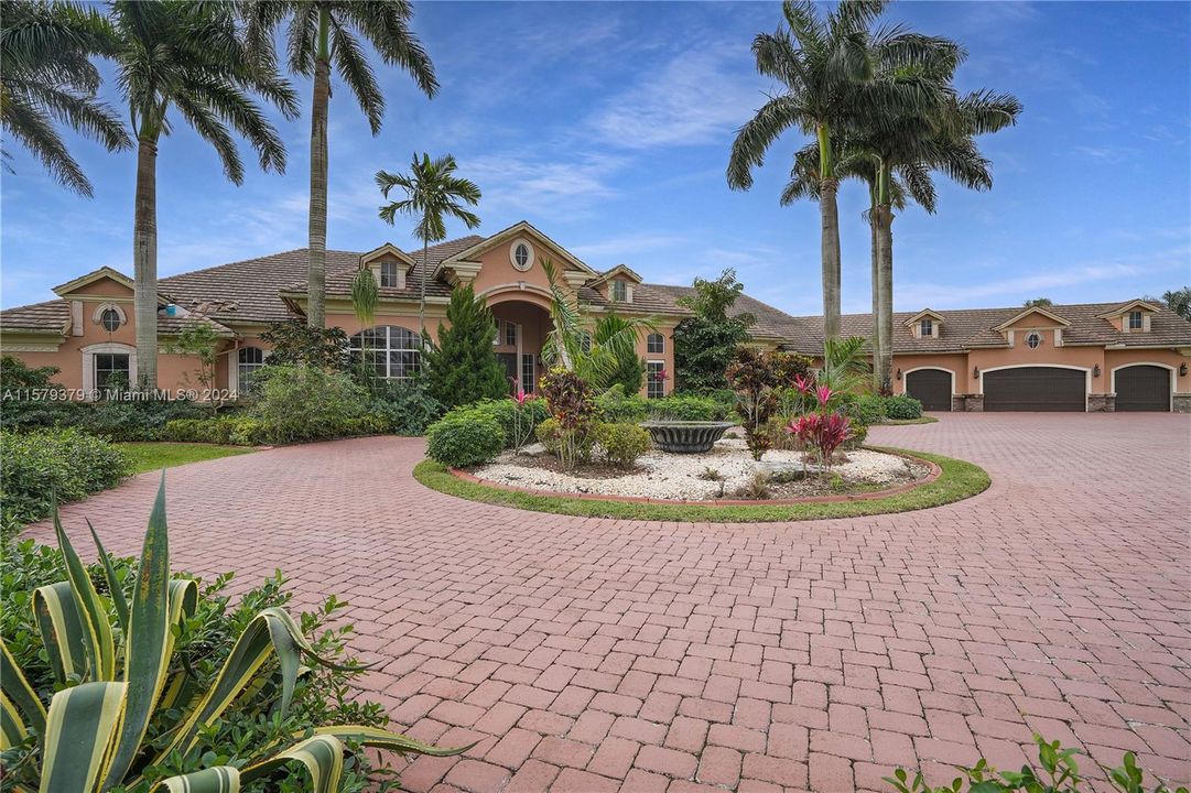 For Sale: $5,990,900 (6 beds, 7 baths, 9828 Square Feet)