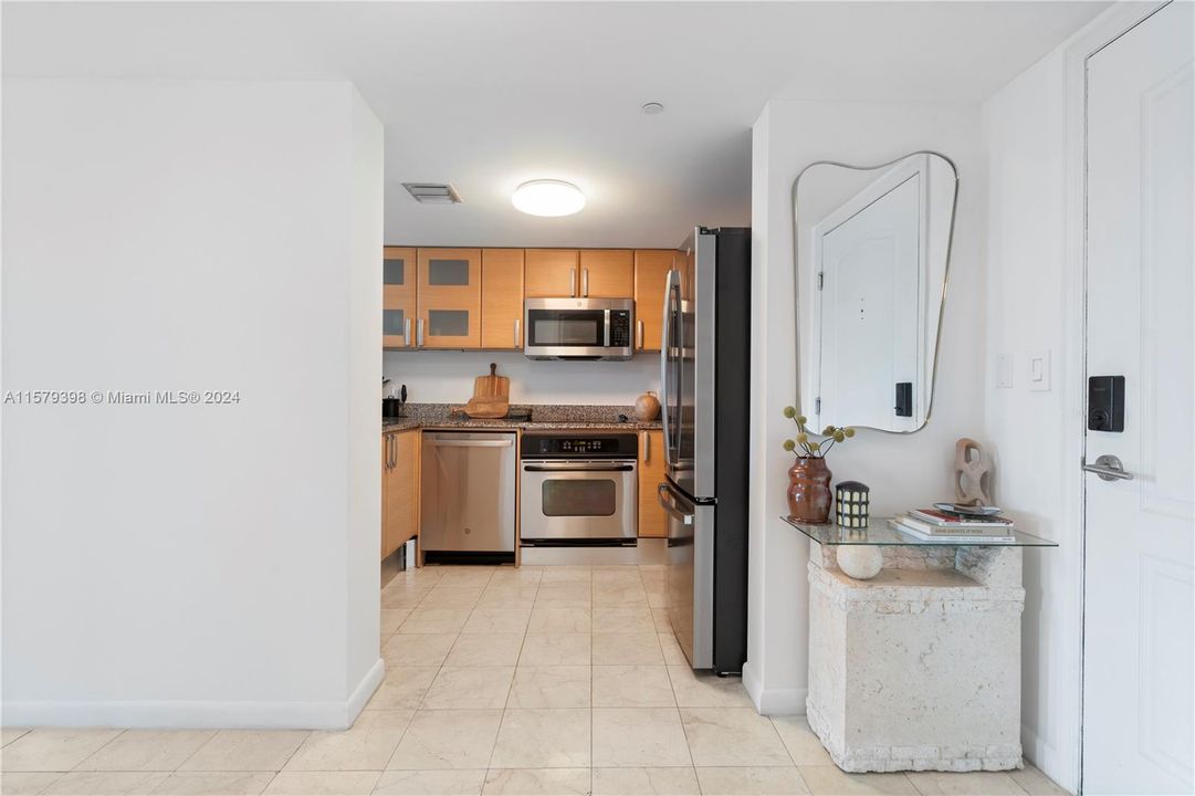 Active With Contract: $3,200 (1 beds, 1 baths, 791 Square Feet)