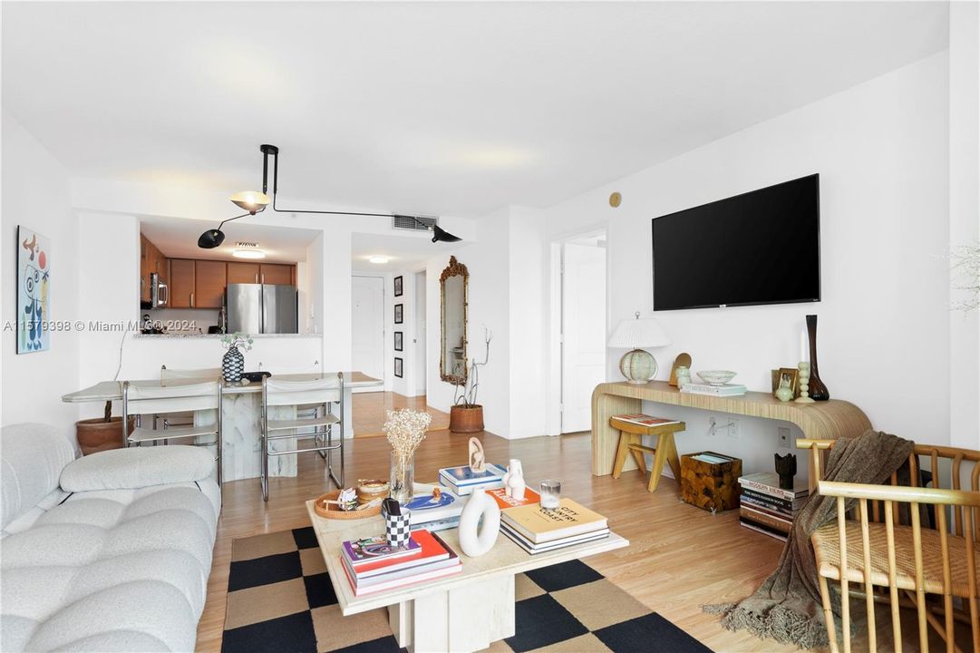 Active With Contract: $3,200 (1 beds, 1 baths, 791 Square Feet)