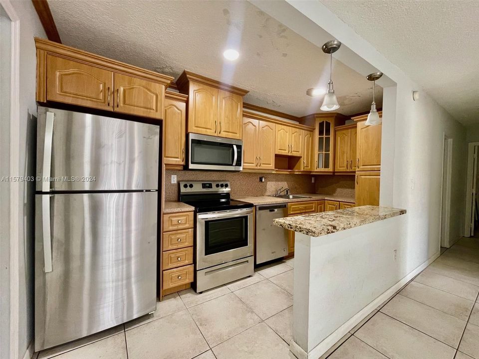 For Rent: $2,200 (2 beds, 2 baths, 1060 Square Feet)