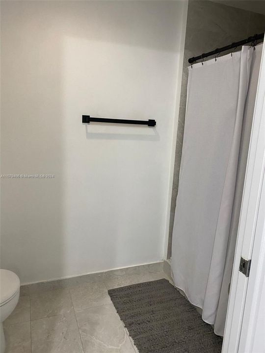 Active With Contract: $3,650 (1 beds, 1 baths, 766 Square Feet)