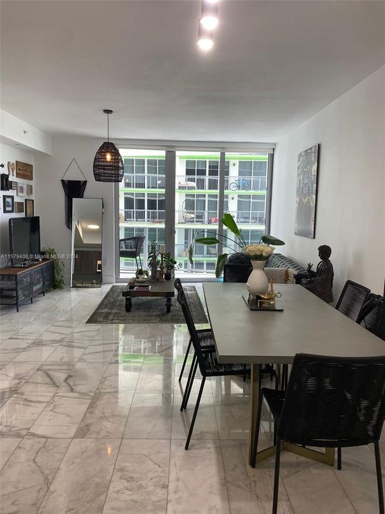 Active With Contract: $3,650 (1 beds, 1 baths, 766 Square Feet)
