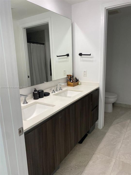 Active With Contract: $3,650 (1 beds, 1 baths, 766 Square Feet)