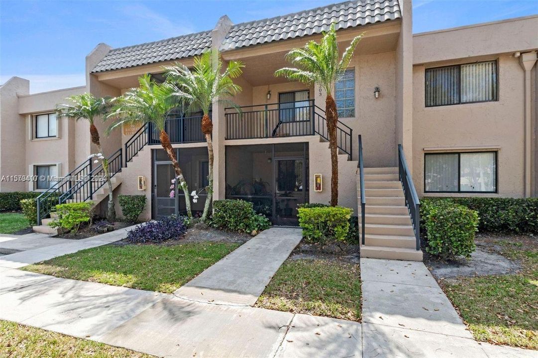 Active With Contract: $2,600 (2 beds, 2 baths, 1220 Square Feet)