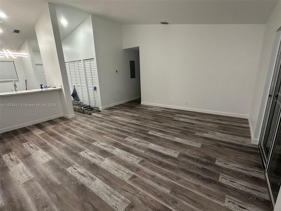 For Rent: $3,200 (3 beds, 2 baths, 1200 Square Feet)