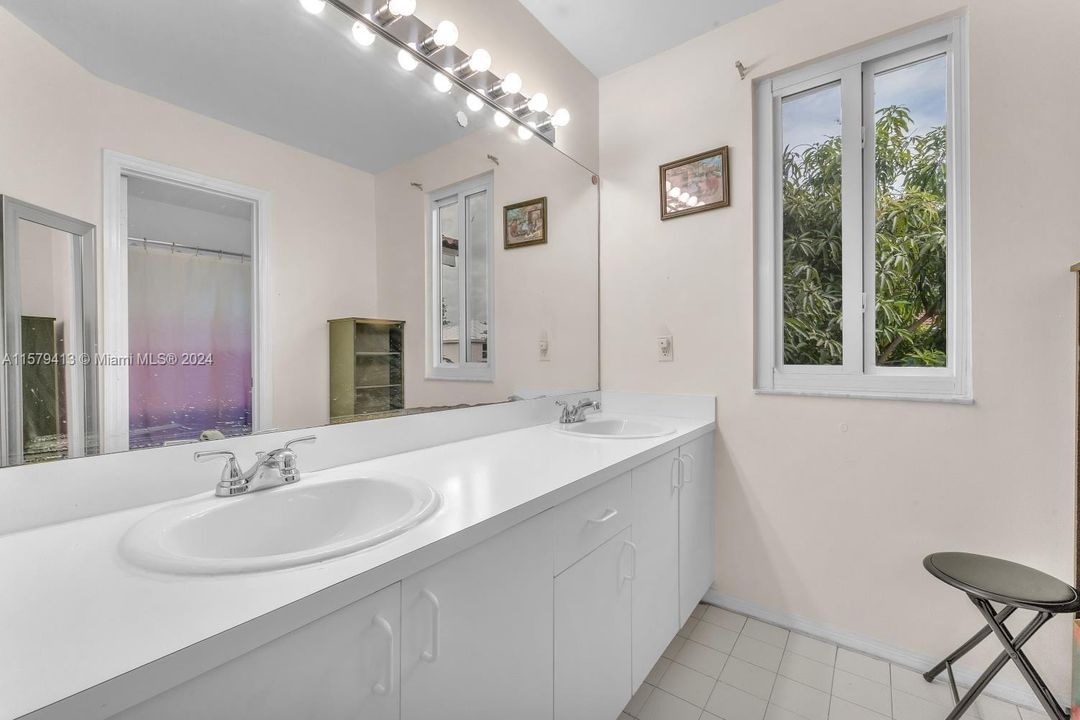 Recently Sold: $540,000 (3 beds, 2 baths, 1844 Square Feet)