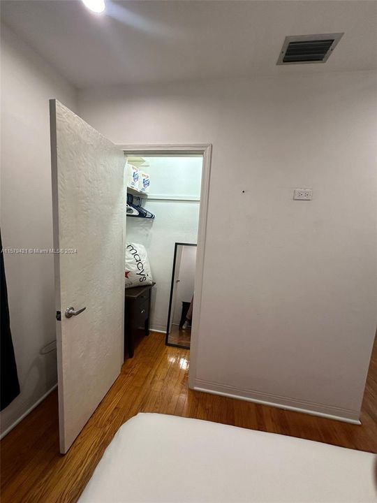 For Sale: $540,000 (2 beds, 1 baths, 900 Square Feet)