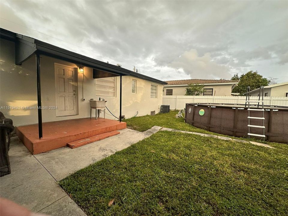 For Sale: $540,000 (2 beds, 1 baths, 900 Square Feet)