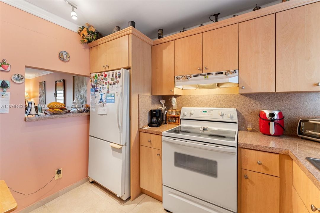For Sale: $145,000 (2 beds, 2 baths, 850 Square Feet)