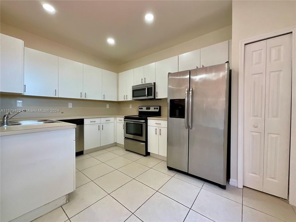 Active With Contract: $3,350 (4 beds, 2 baths, 1826 Square Feet)