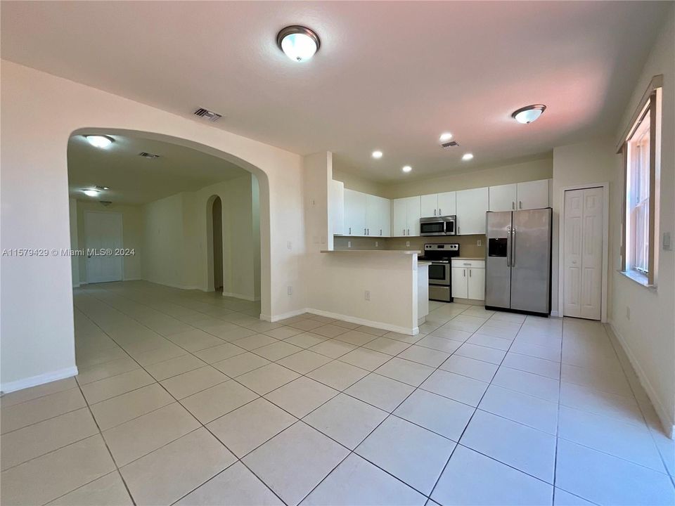 Active With Contract: $3,350 (4 beds, 2 baths, 1826 Square Feet)