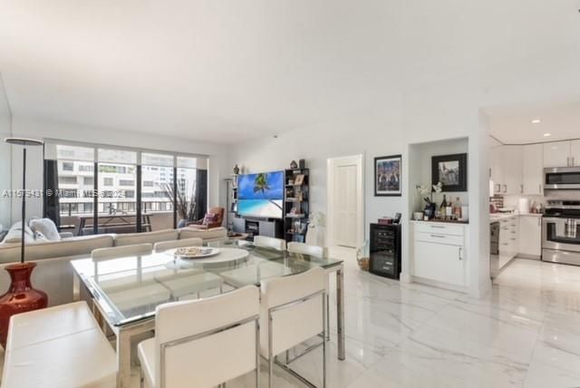 Active With Contract: $1,350,000 (2 beds, 2 baths, 1541 Square Feet)