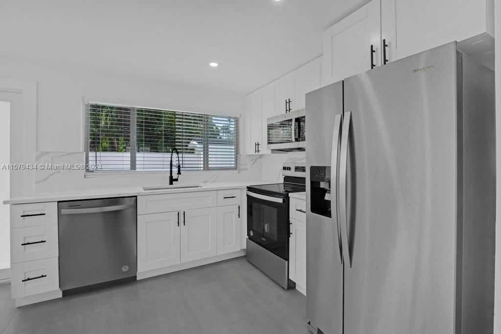 For Sale: $729,000 (3 beds, 2 baths, 1286 Square Feet)