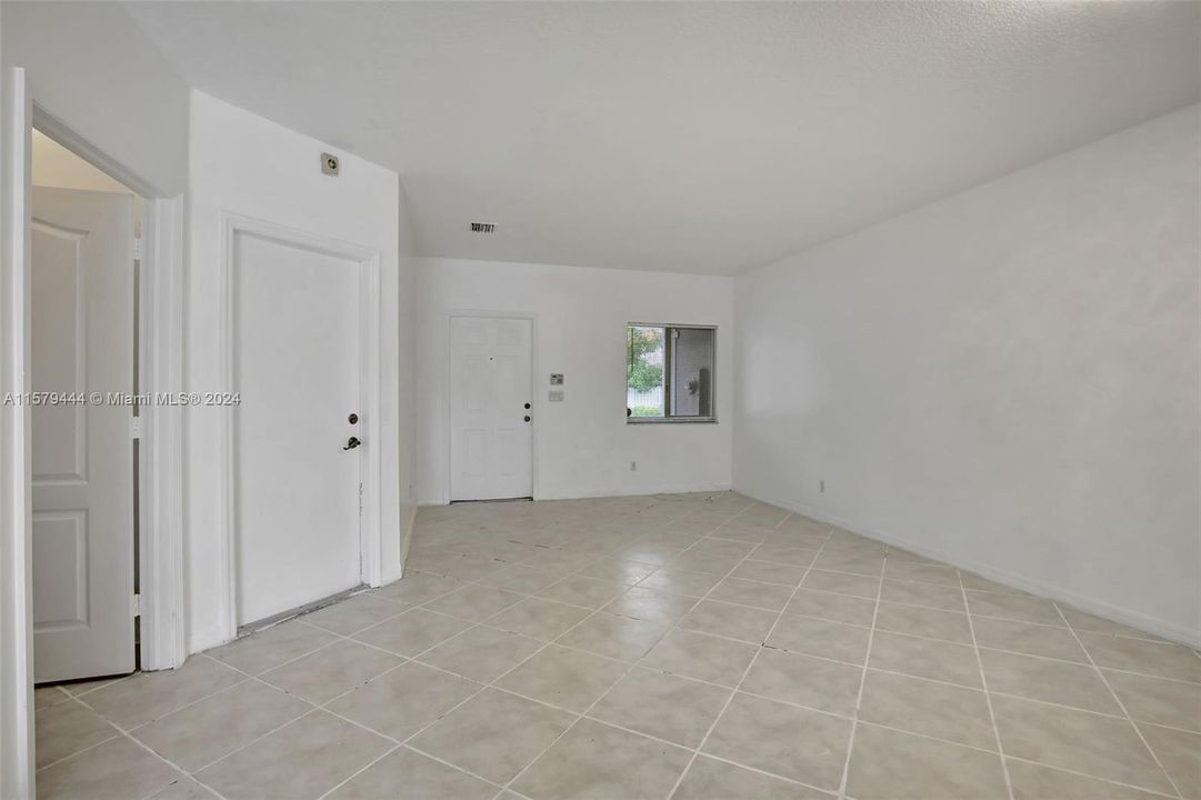 For Rent: $3,350 (3 beds, 2 baths, 1518 Square Feet)