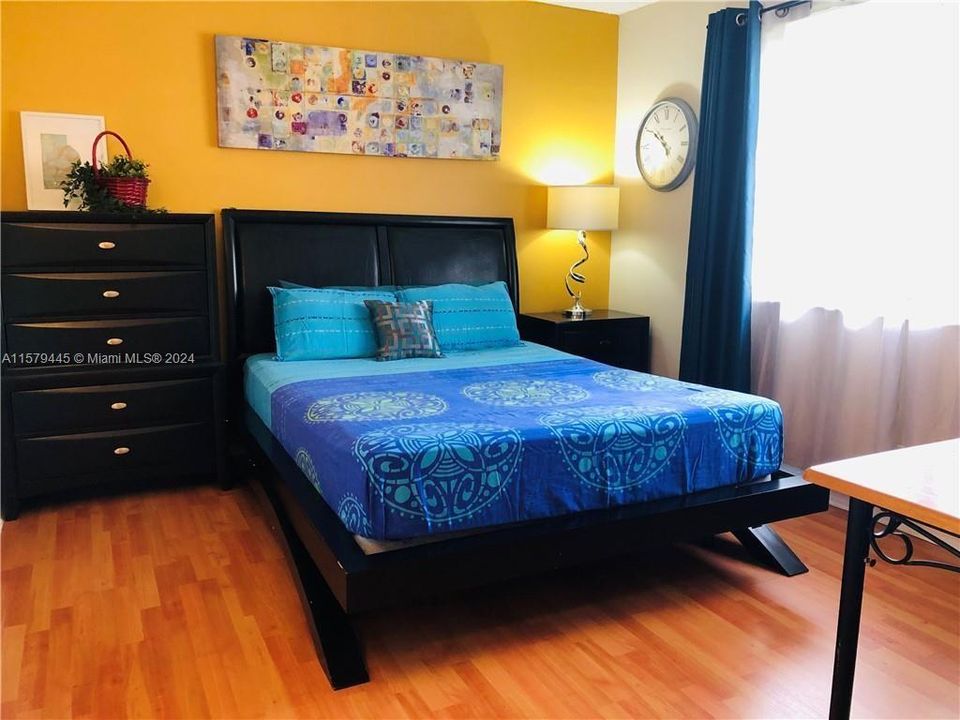 For Rent: $2,100 (2 beds, 2 baths, 941 Square Feet)