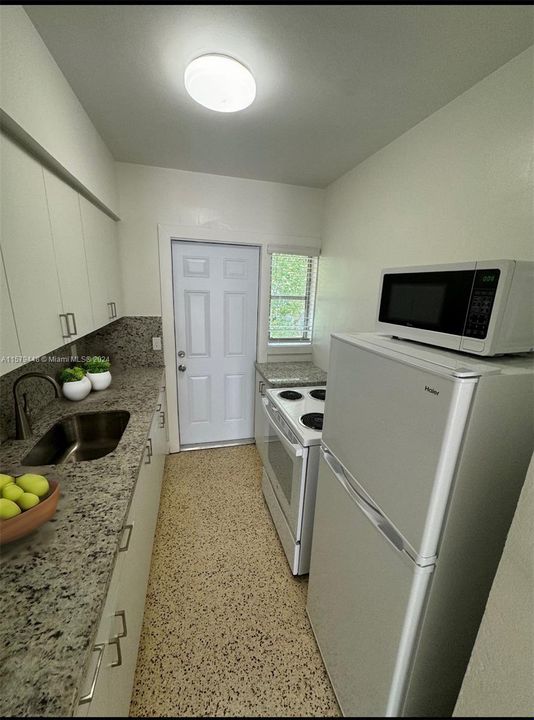 Active With Contract: $1,850 (1 beds, 1 baths, 3406 Square Feet)