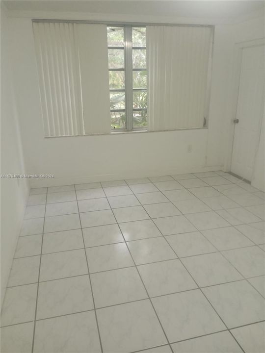 For Rent: $1,750 (1 beds, 1 baths, 898 Square Feet)