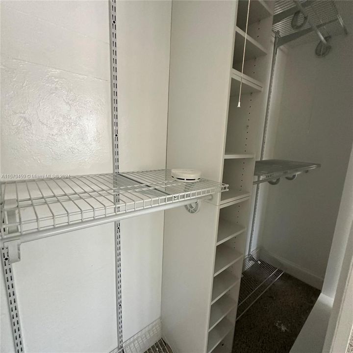 For Rent: $2,900 (2 beds, 1 baths, 760 Square Feet)