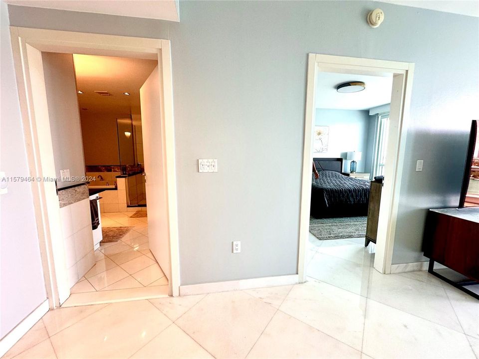 For Rent: $5,000 (1 beds, 1 baths, 779 Square Feet)