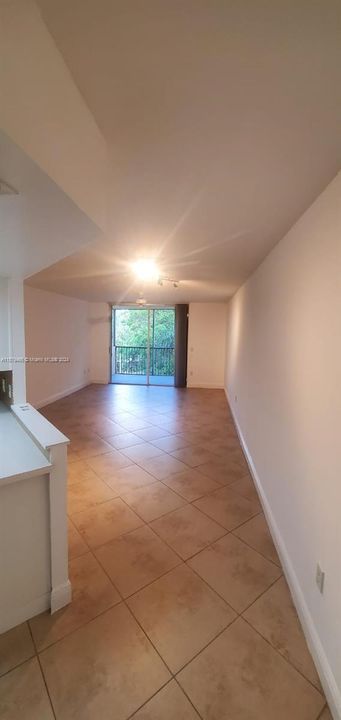 For Rent: $1,990 (1 beds, 1 baths, 810 Square Feet)